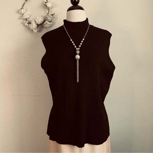St. John Collection Basics by Marie Gray Mock Neck Knit Sleeveless Blouse - Picture 2 of 11